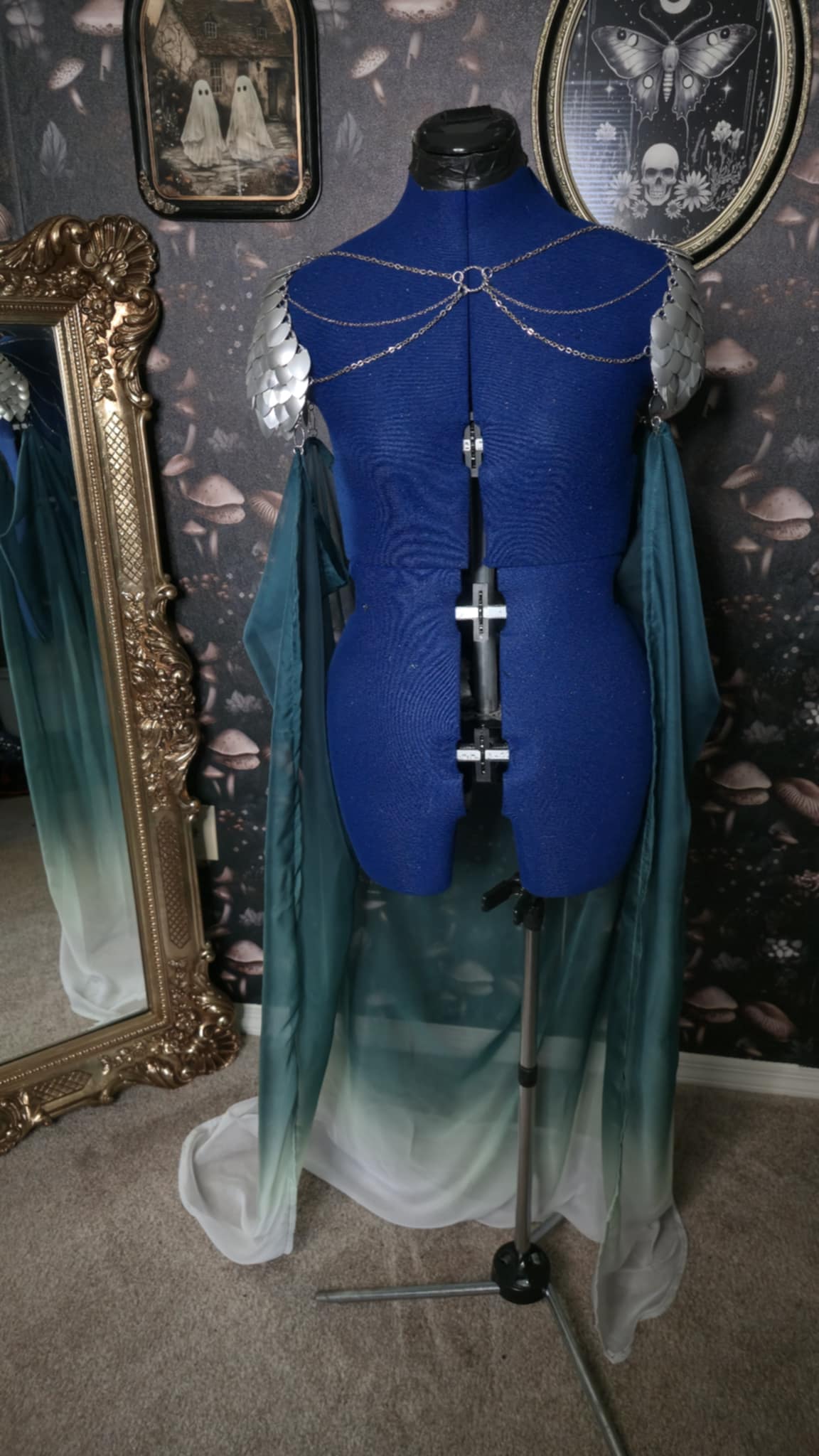 Cape with Silver Scalemail & Chains