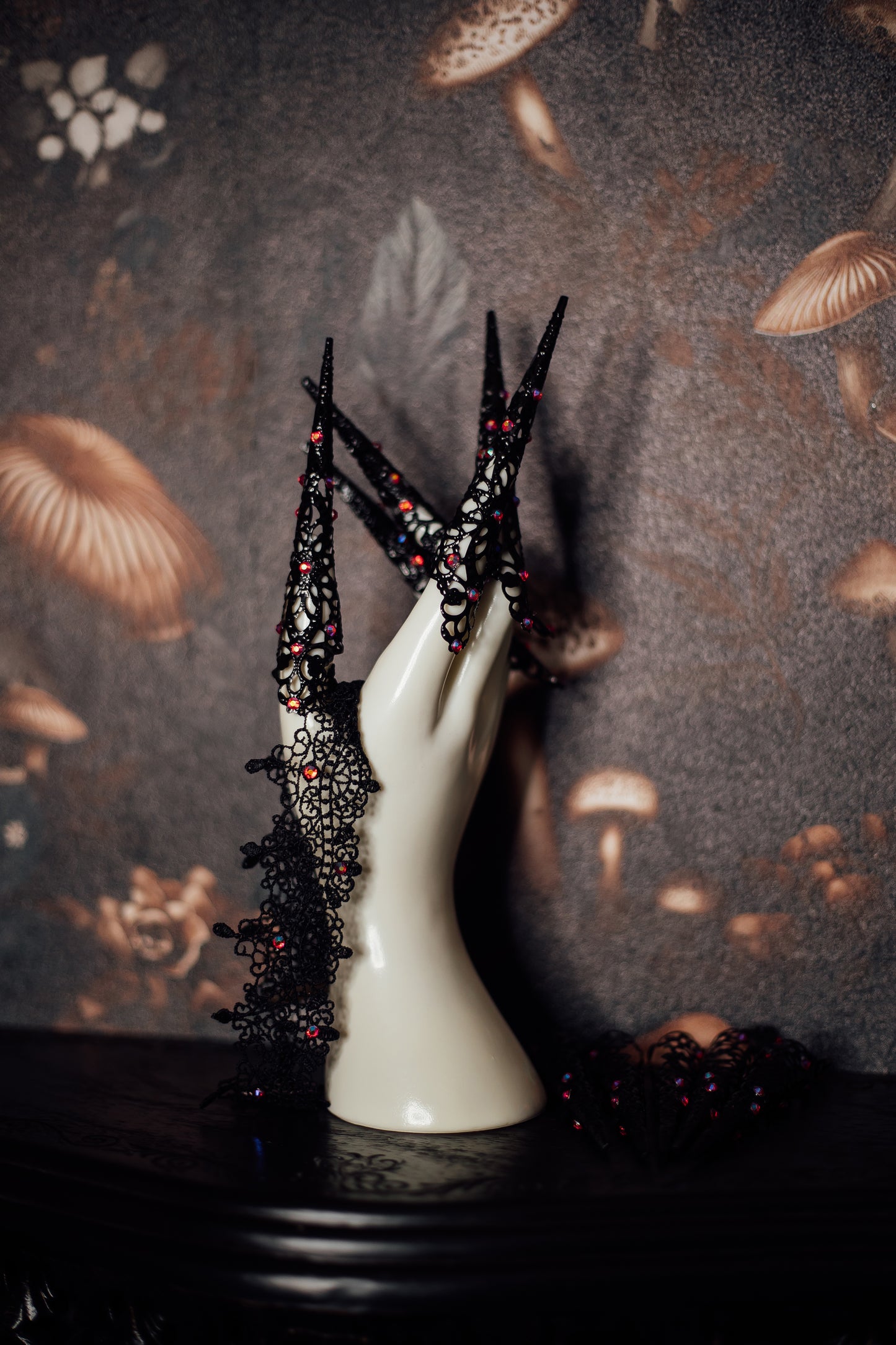 Black Crystal Claw & Choker Set - 10 Piece