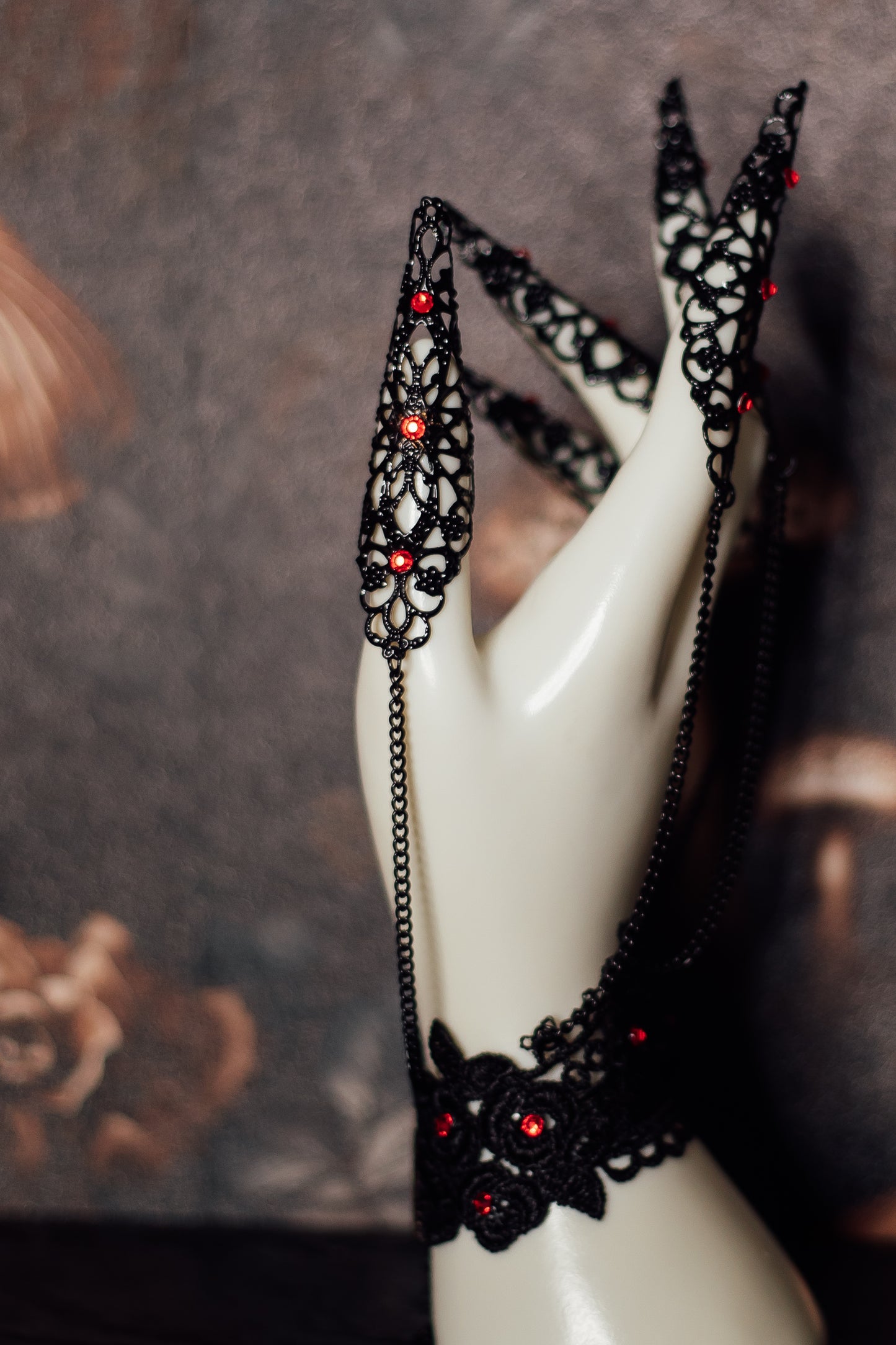 Black & Red Crystal Hand Claw Set