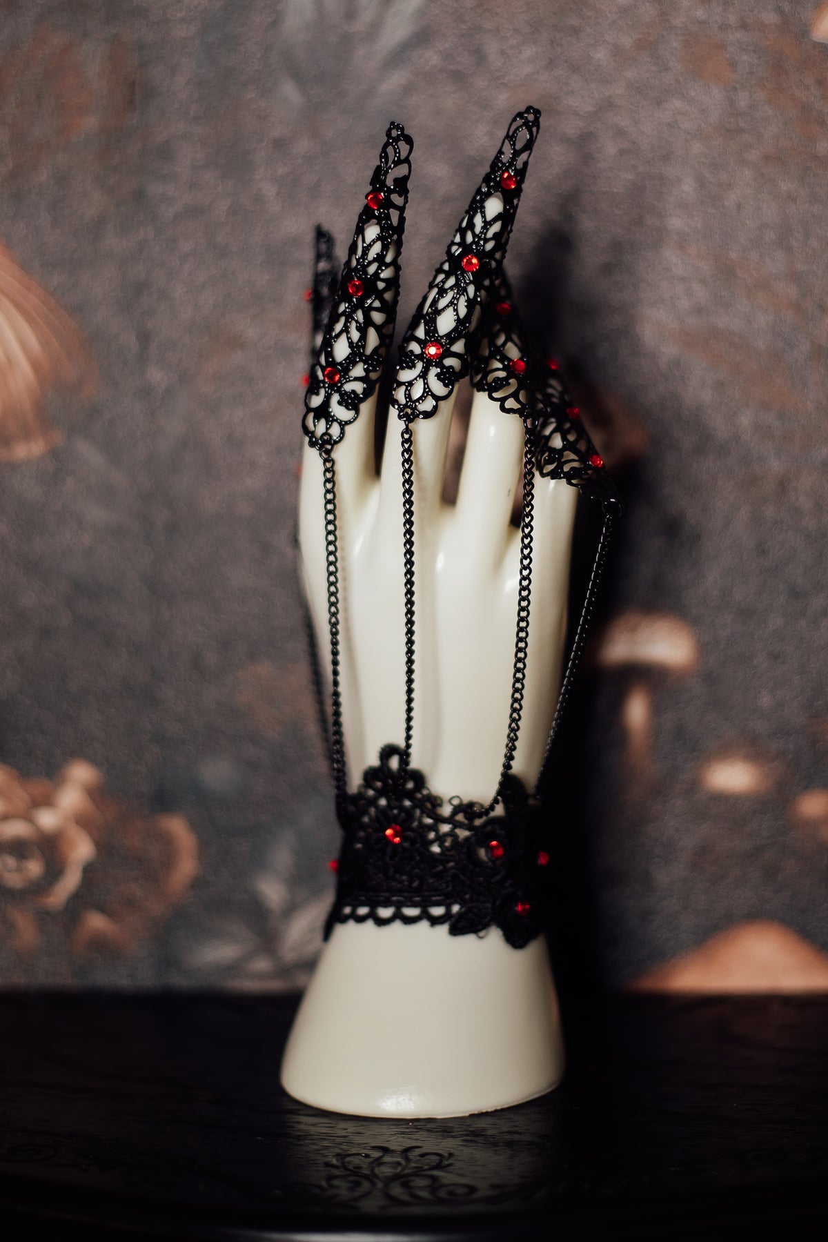 Black & Red Crystal Hand Claw Set