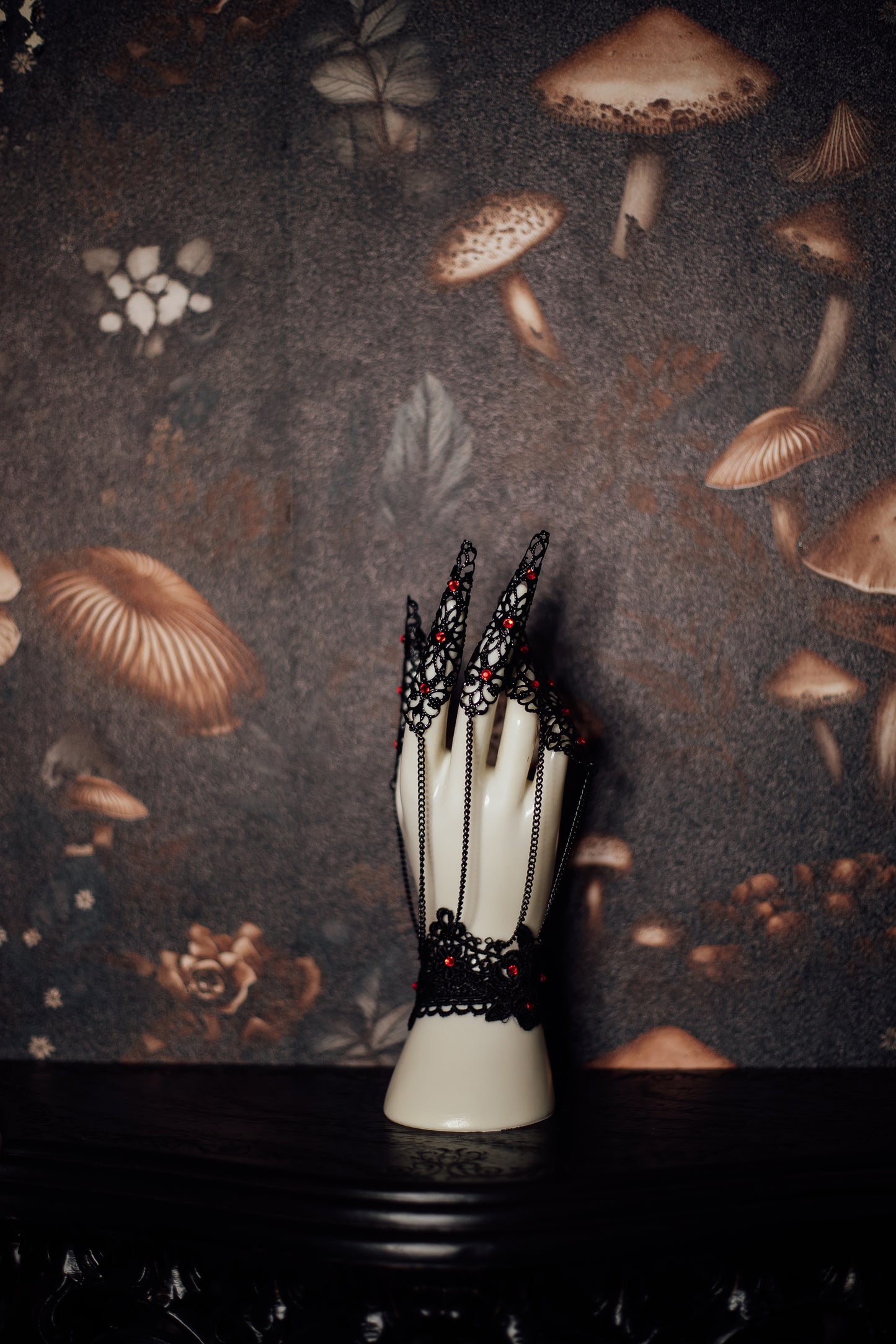 Black & Red Crystal Hand Claw Set