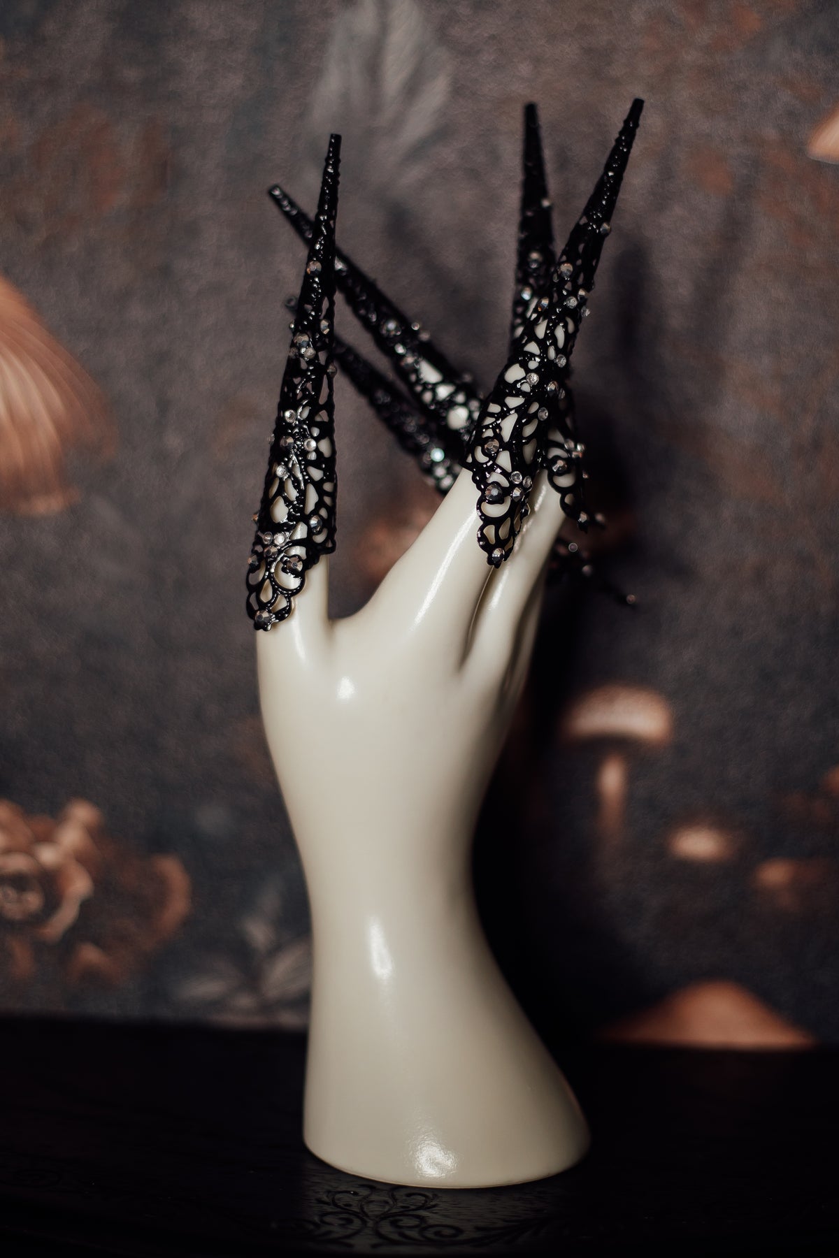 Black Crystal Finger Claw Set - Single Hand