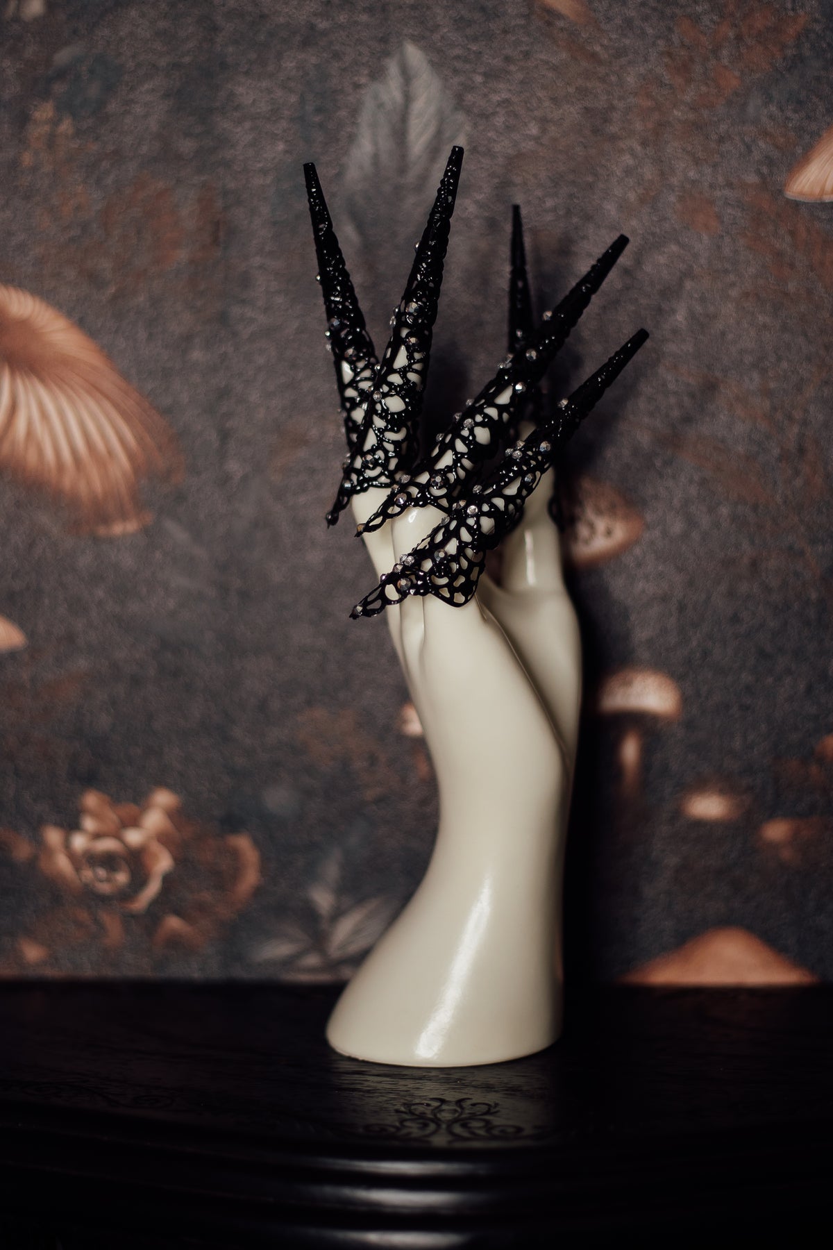 Black Crystal Finger Claw Set - Single Hand