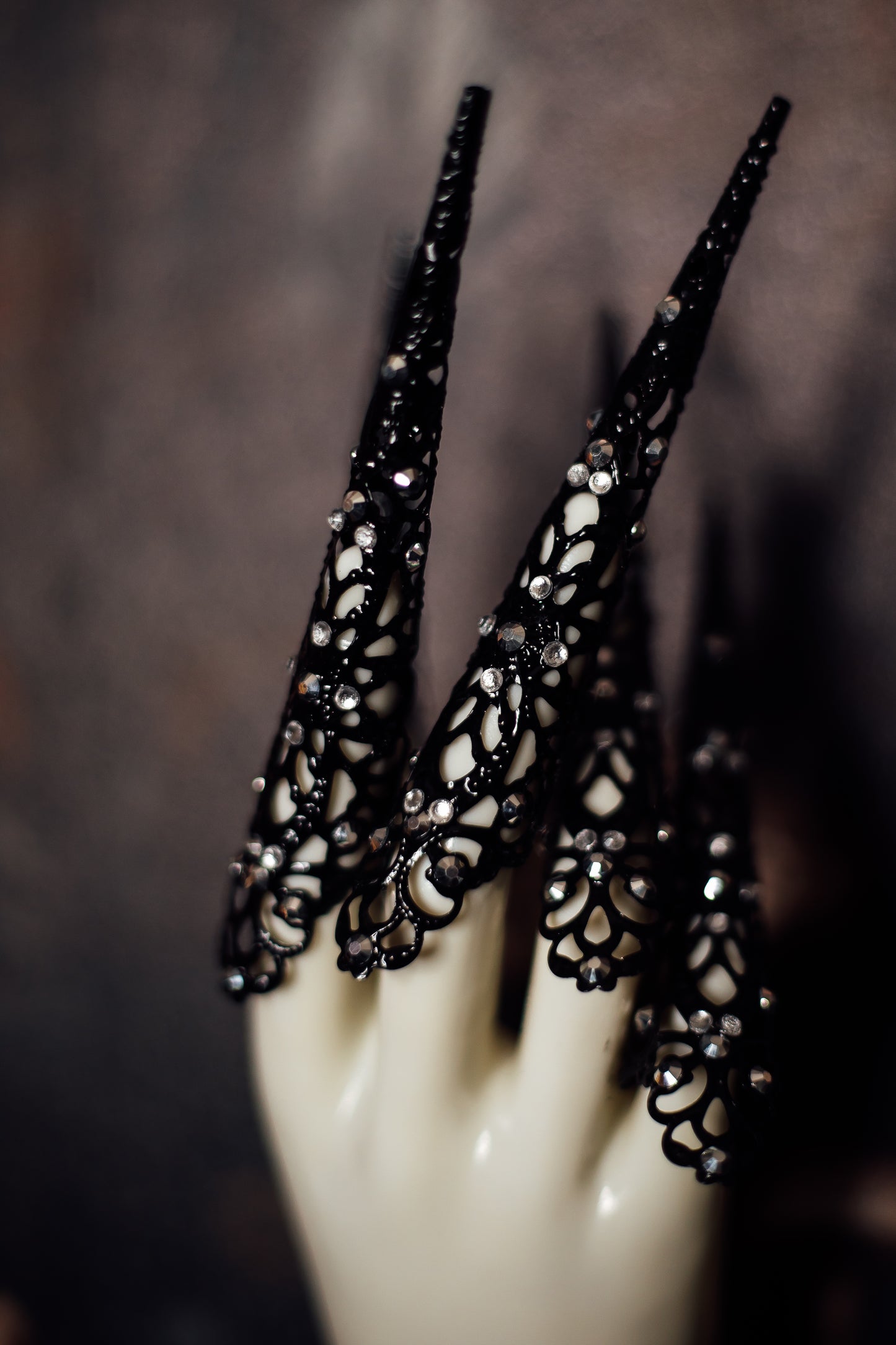 Black Crystal Finger Claw Set - Single Hand