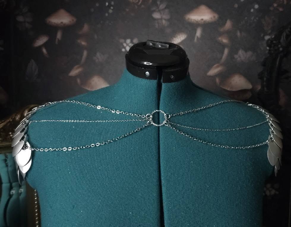 Cape with Silver Scalemail & Chains