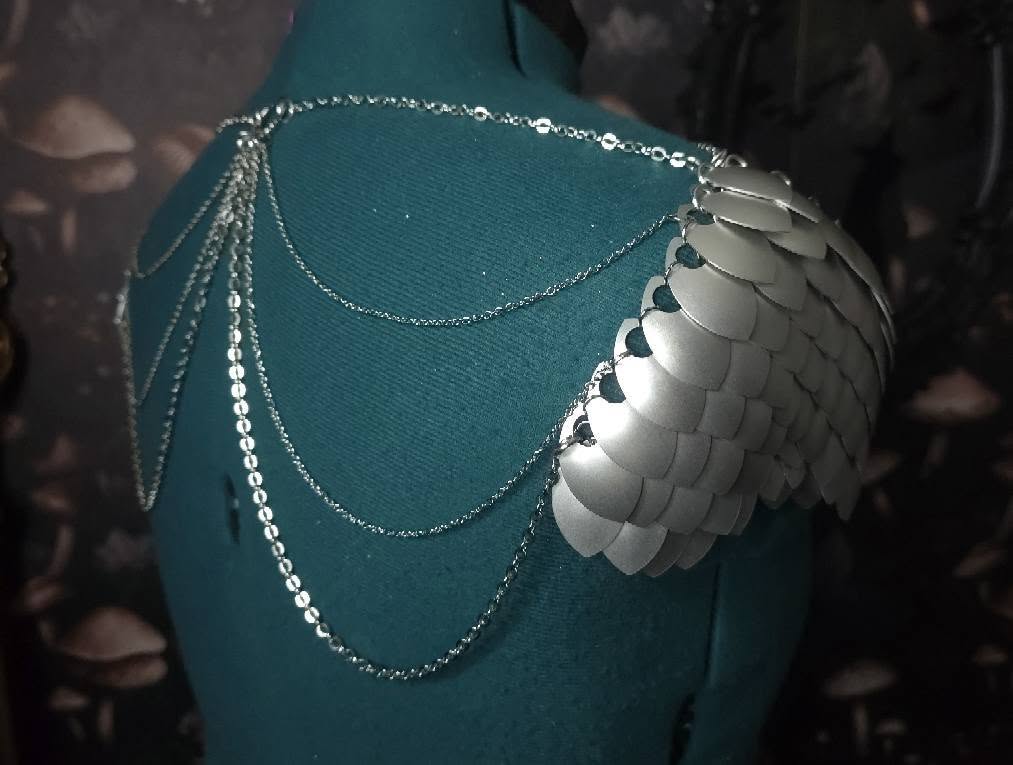 Cape with Silver Scalemail & Chains