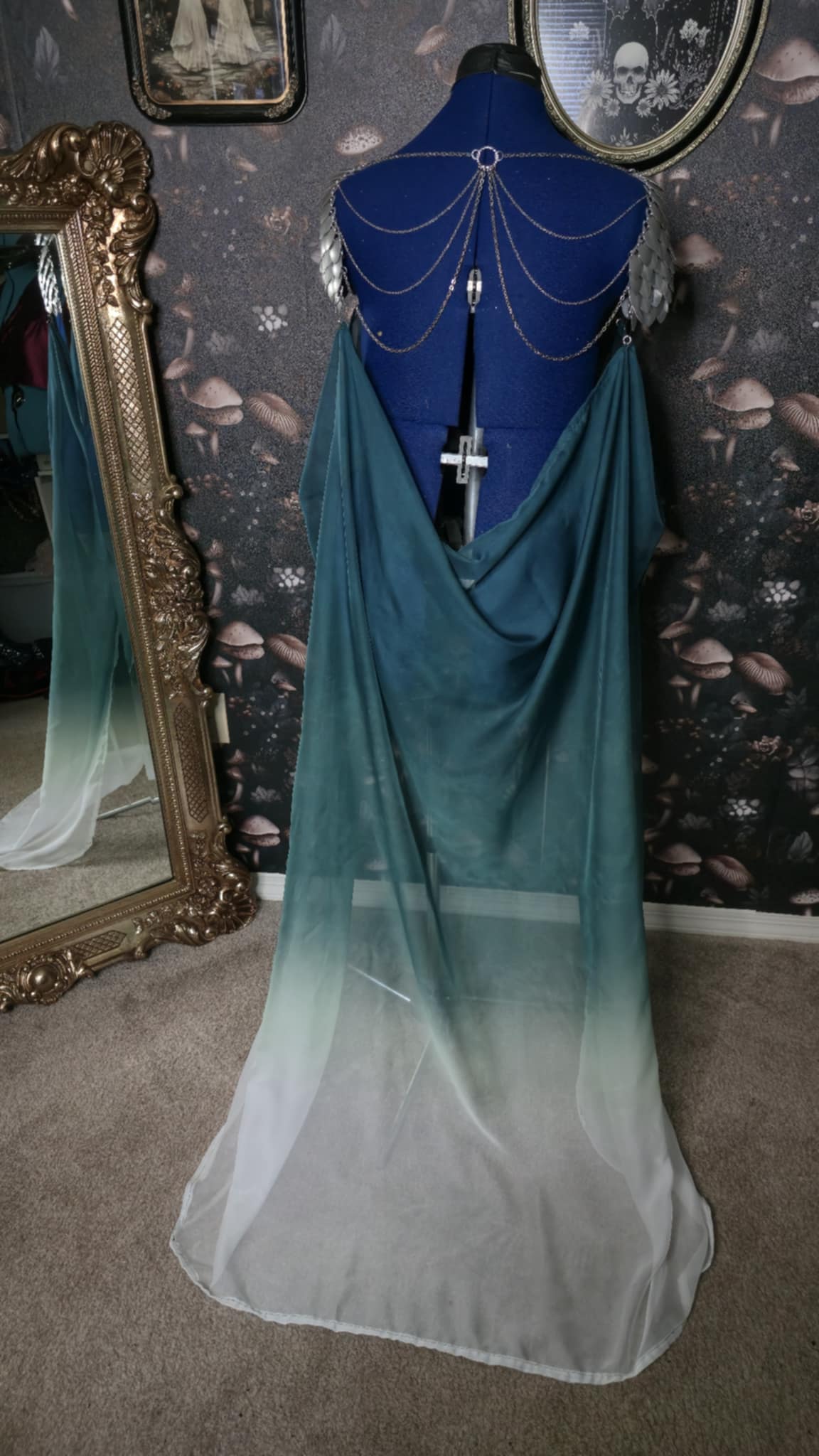 Cape with Silver Scalemail & Chains