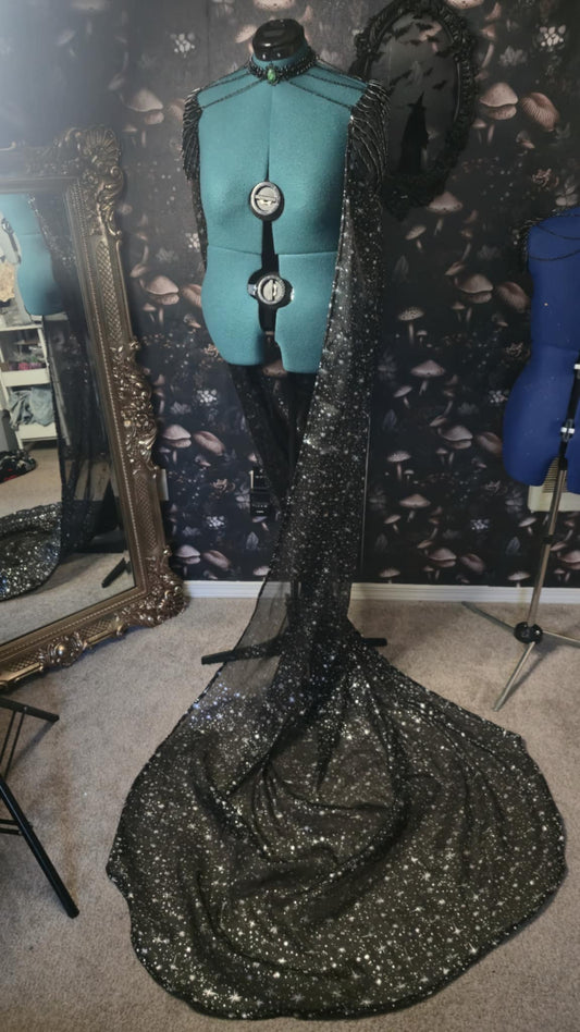 Cape with Black Scalemail & Chains