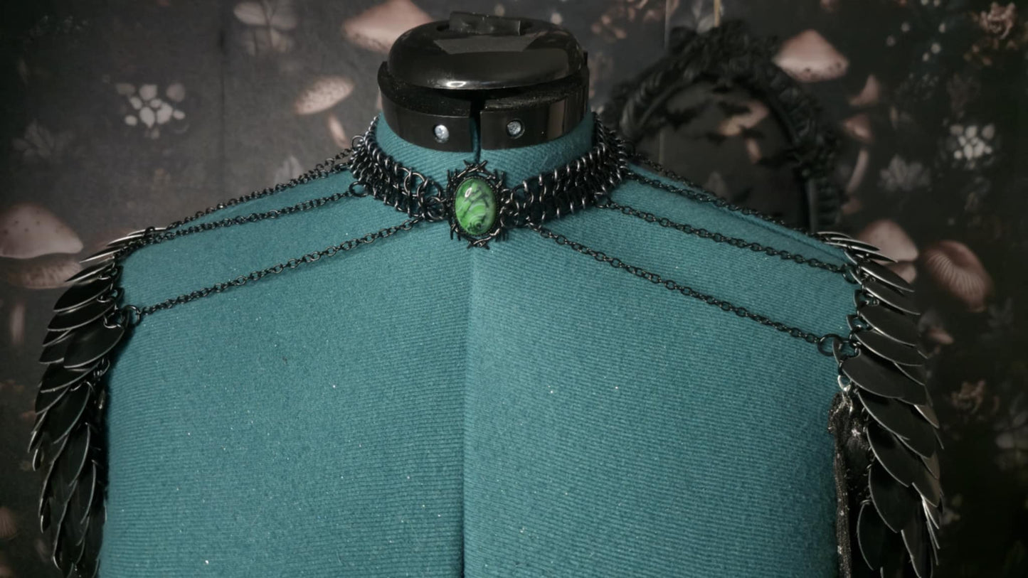 Cape with Black Scalemail & Chains