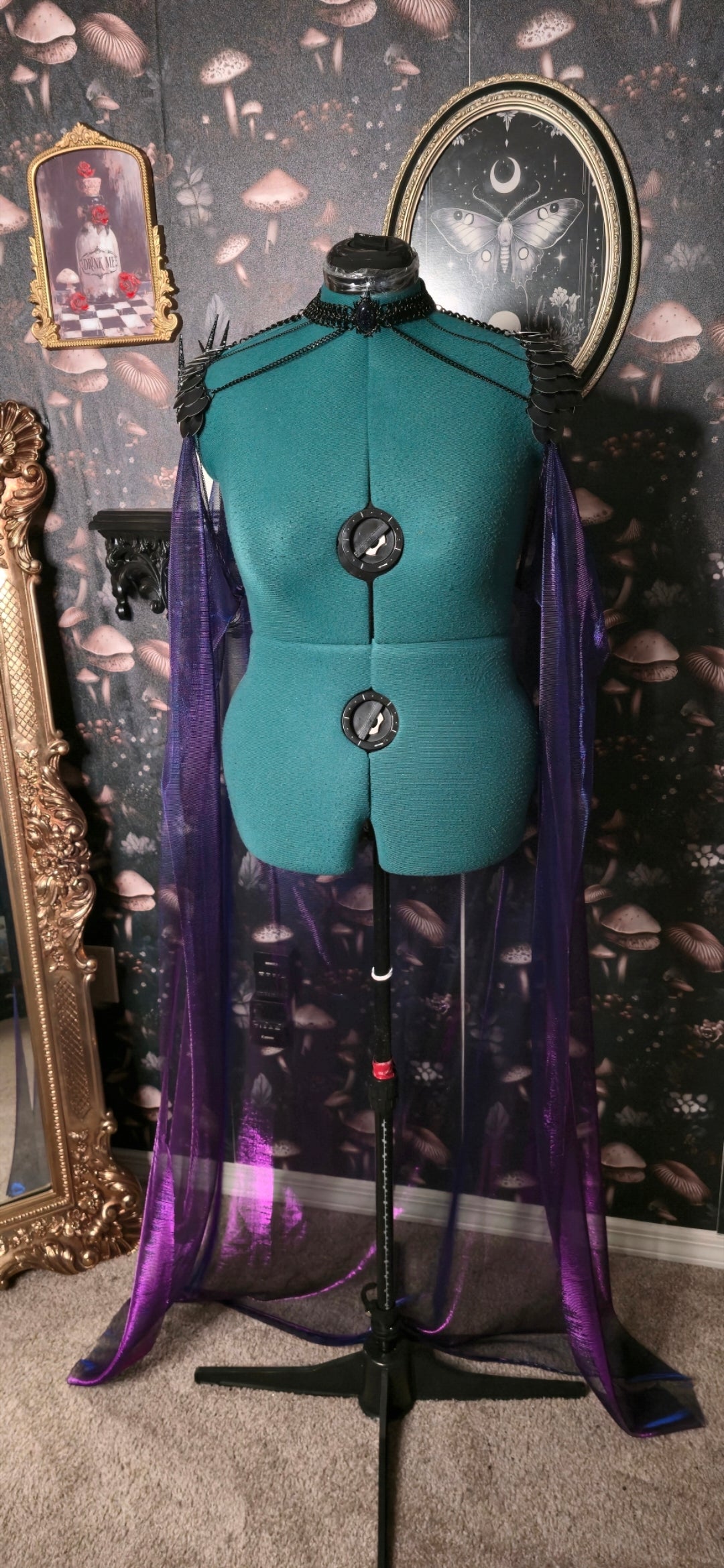 READ UPDATE: Dual Tone Cape Detachable with Scalemail & Chains (Customizing Available)